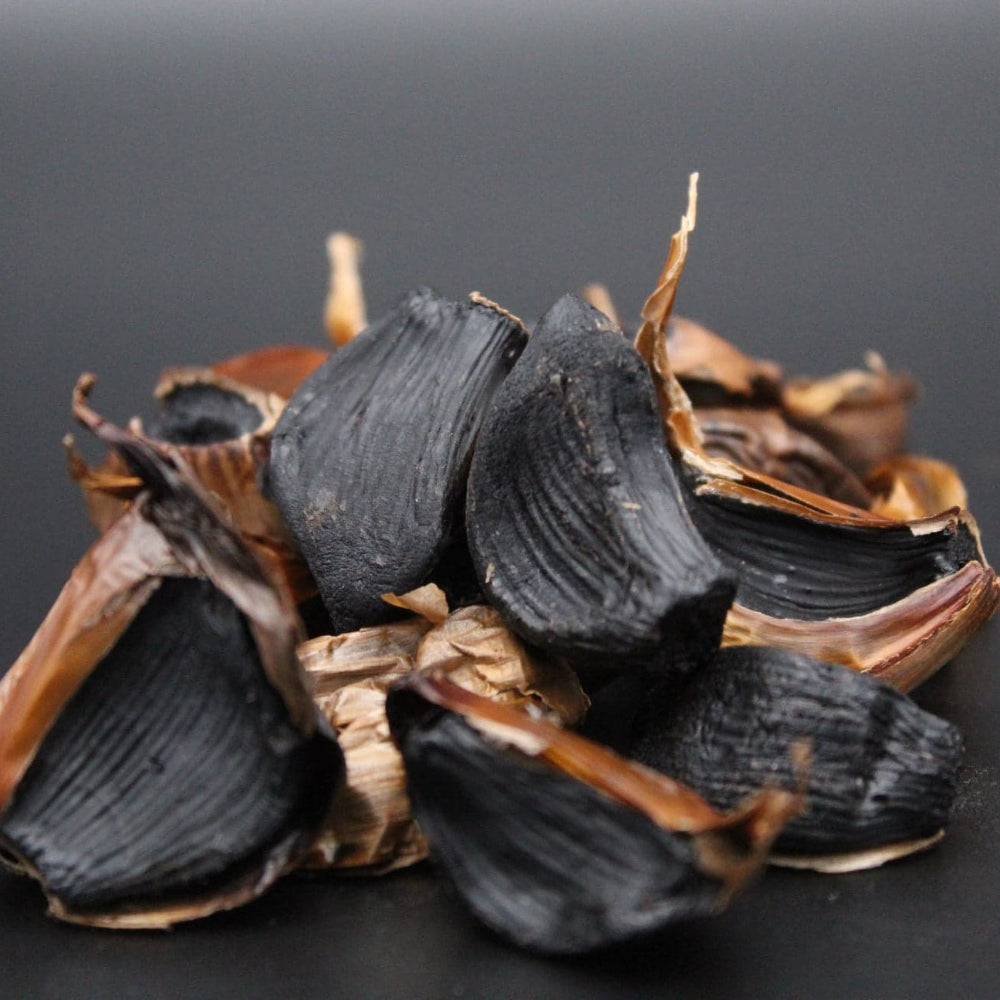 Schwarzer Knoblauch: was Ail noir ist, wie er schmeckt und was man damit macht