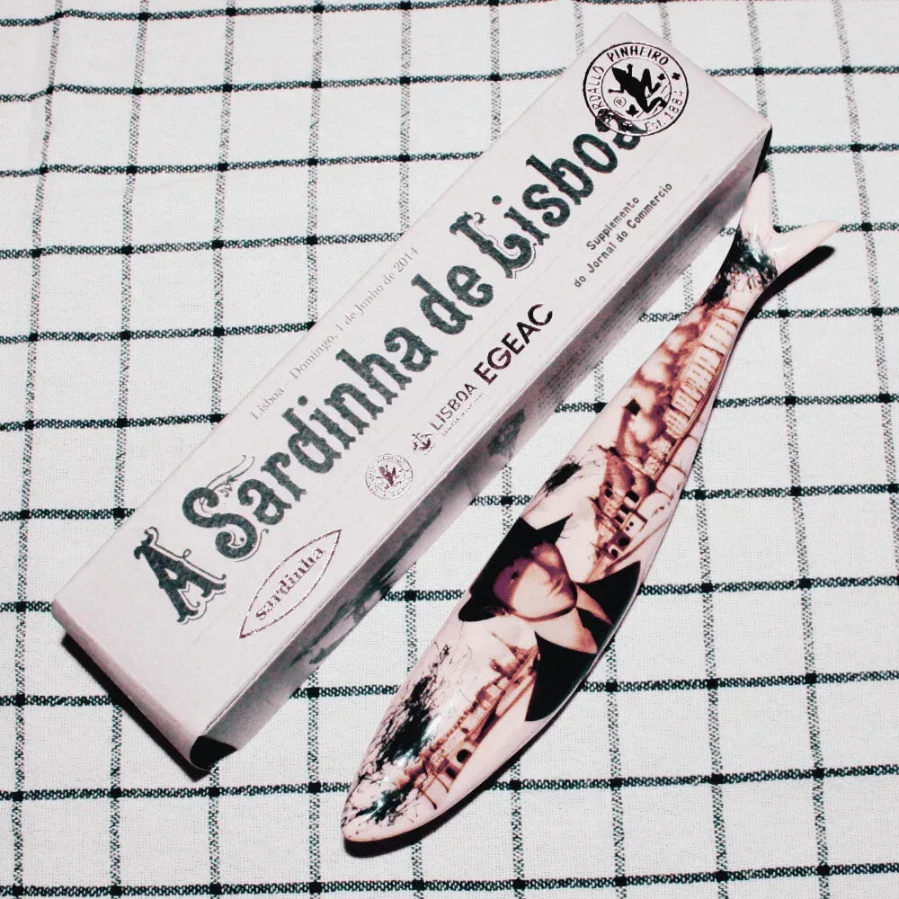 Sardinha de Lisboa - Paris, Pont des Arts 16h32 - von Bordallo Pinheiro - Bordallo Pinheiro - Maître Philippe & Filles