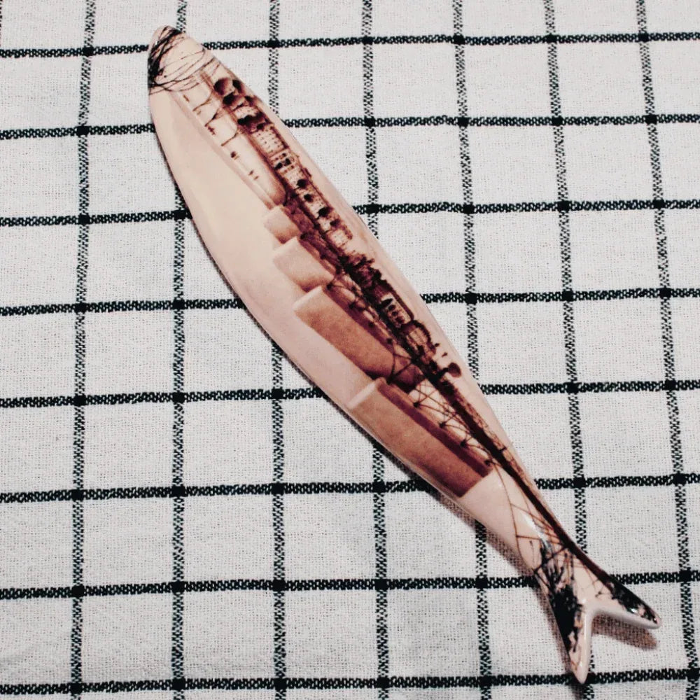 Sardinha de Lisboa - Paris, Pont des Arts 16h13 - von Bordallo Pinheiro - Bordallo Pinheiro - Maître Philippe & Filles