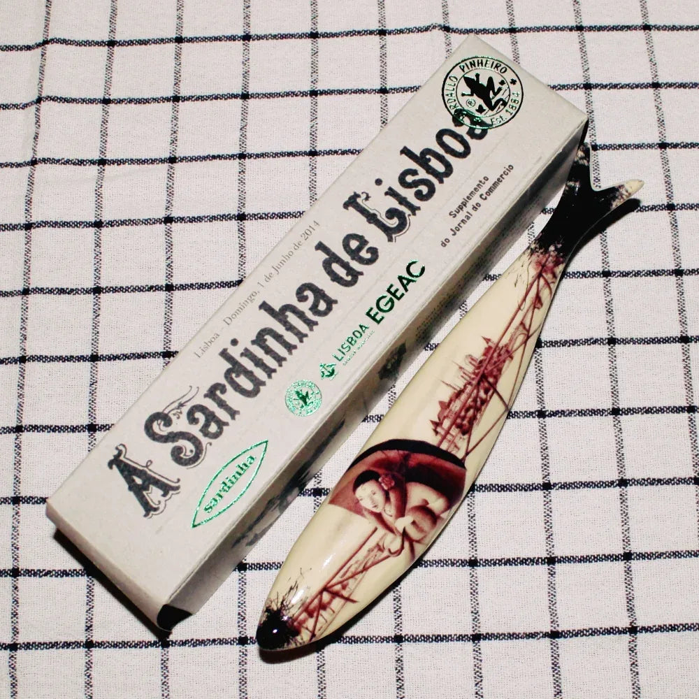 Sardinha de Lisboa - Paris, Pont des Arts 16h24 - von Bordallo Pinheiro - Bordallo Pinheiro - Maître Philippe & Filles