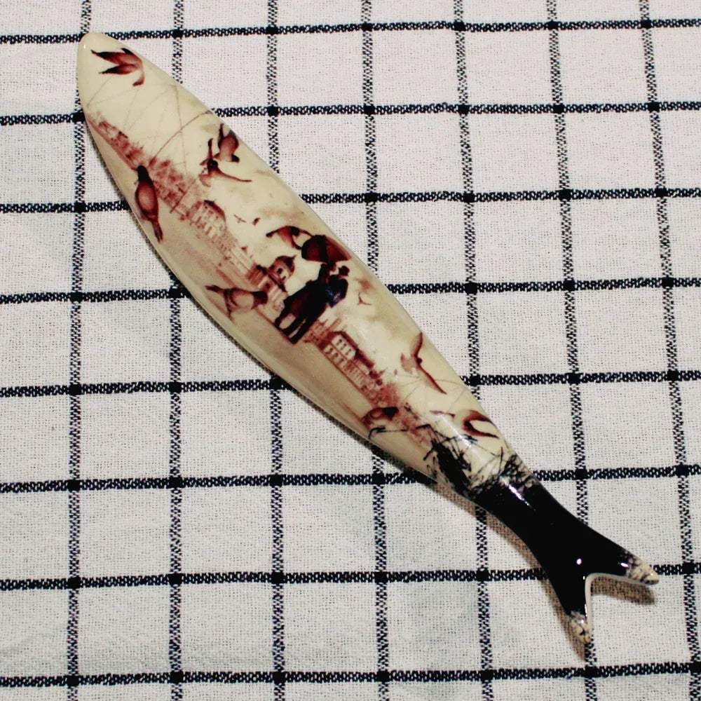 Sardinha de Lisboa - Paris, Pont des Arts 16h46 - von Bordallo Pinheiro - Bordallo Pinheiro - Maître Philippe & Filles