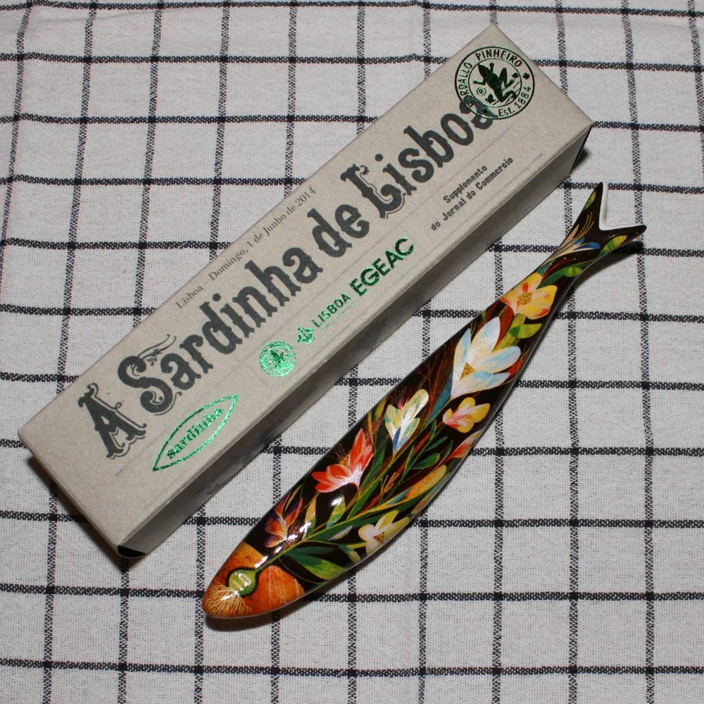 Sardinha de Lisboa - Primaveras - von Bordallo Pinheiro - Bordallo Pinheiro - Maître Philippe & Filles
