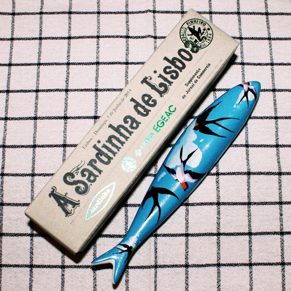 Sardinha de Lisboa - Andorinhas - von Bordallo Pinheiro - Bordallo Pinheiro - Maître Philippe & Filles