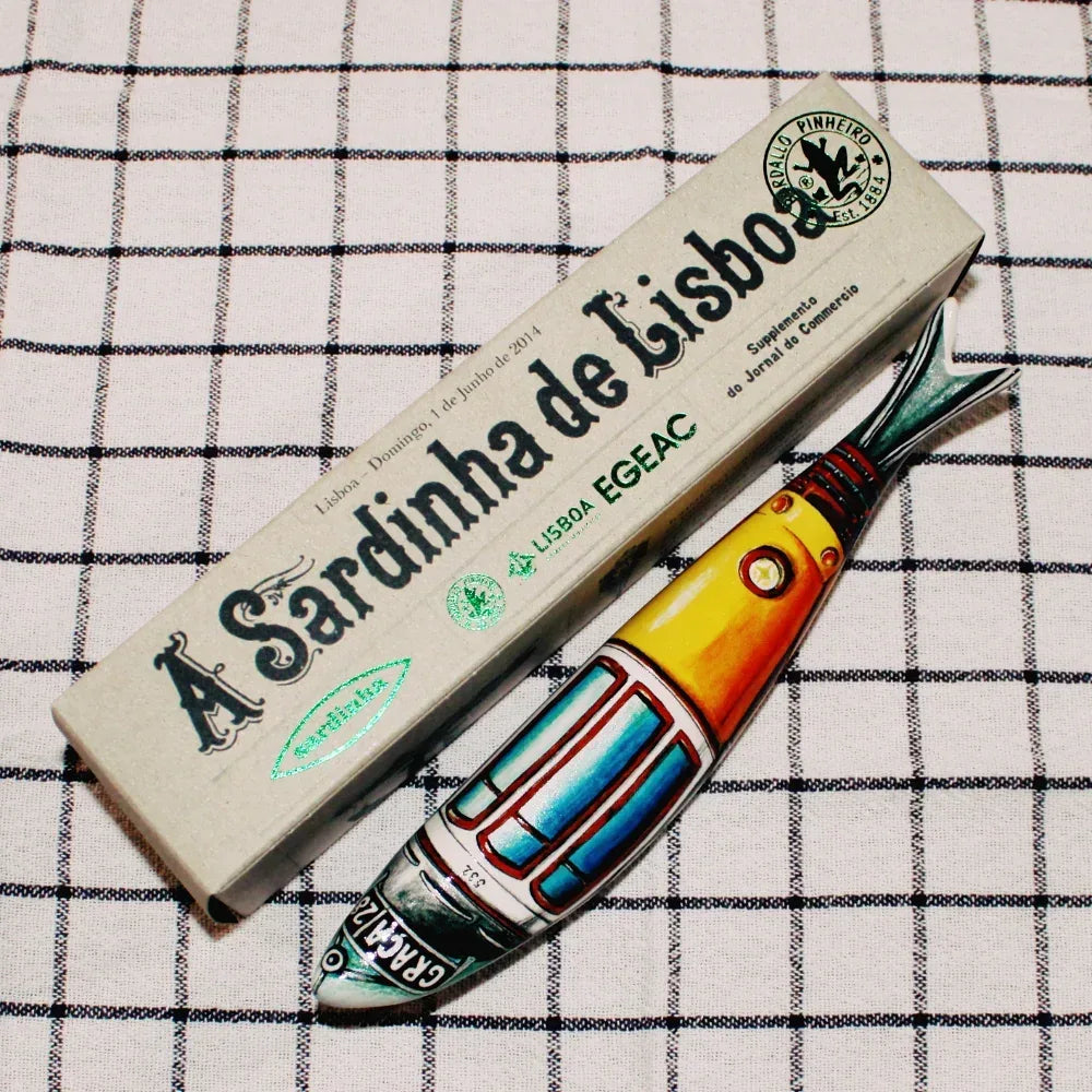 Sardinha de Lisboa - Tram 28 - von Bordallo Pinheiro - Bordallo Pinheiro - Maître Philippe & Filles