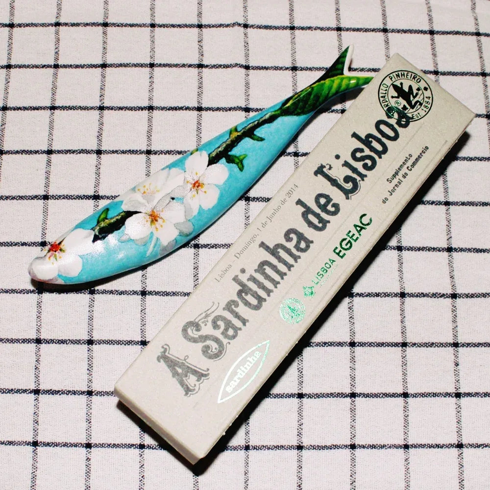 Sardinha de Lisboa - Mandelblüte - von Bordallo Pinheiro - Bordallo Pinheiro - Maître Philippe & Filles