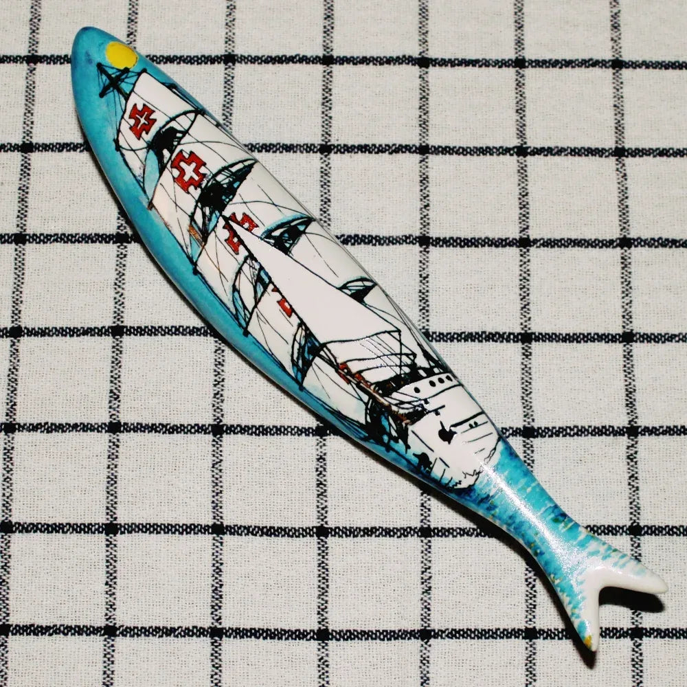 Sardinha de Lisboa - Segelboat - von Bordallo Pinheiro - Bordallo Pinheiro - Maître Philippe & Filles