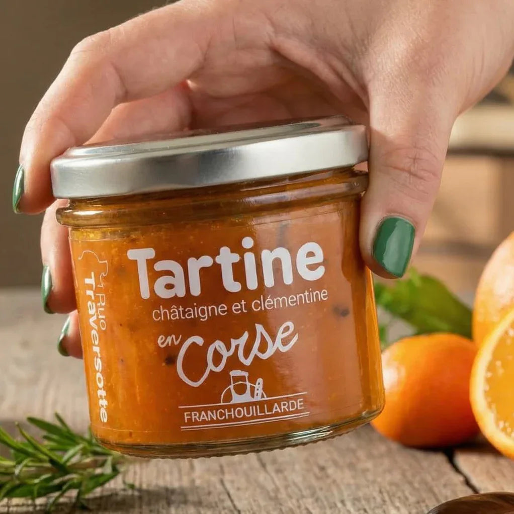 Generated_with_Kive.ai_-_put_it_in_the_hand_of_a_woman_with_green_painted_nails_1 - Maître Philippe & Filles