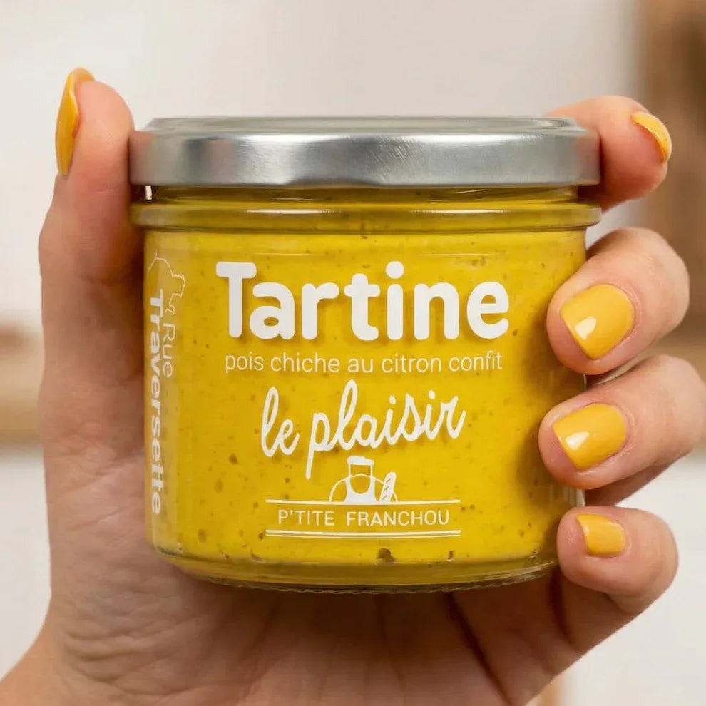 Generated_with_Kive.ai_-_put_it_in_the_hand_of_a_woman_with_yellow_painted_nails_1 - Maître Philippe & Filles