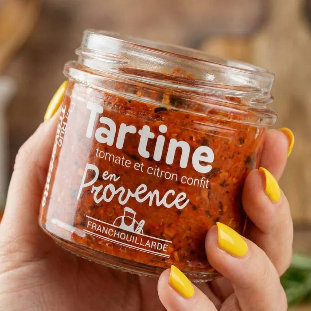 Generated_with_Kive.ai_-_put_it_in_the_hand_of_a_woman_with_yellow_painted_nails_red - Maître Philippe & Filles