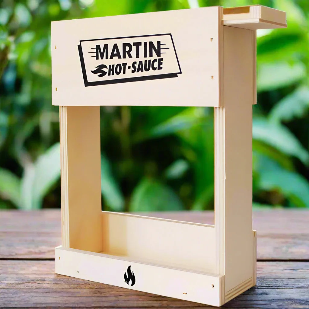 Leere Holzkiste für 3 Flaschen Hot Chili Saucen Maison Martin Maison Martin