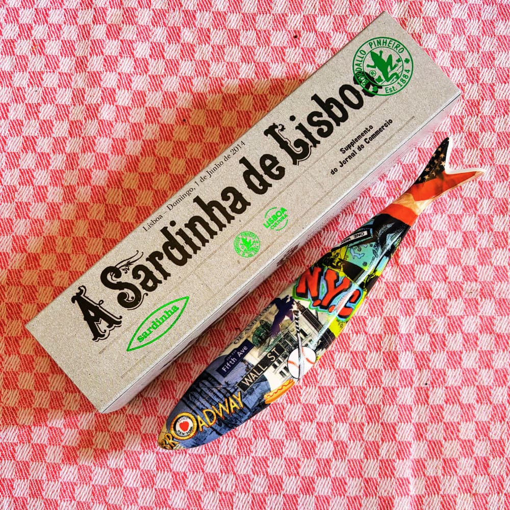 Sardinha de Lisboa - New York von Bordallo Pinheiro