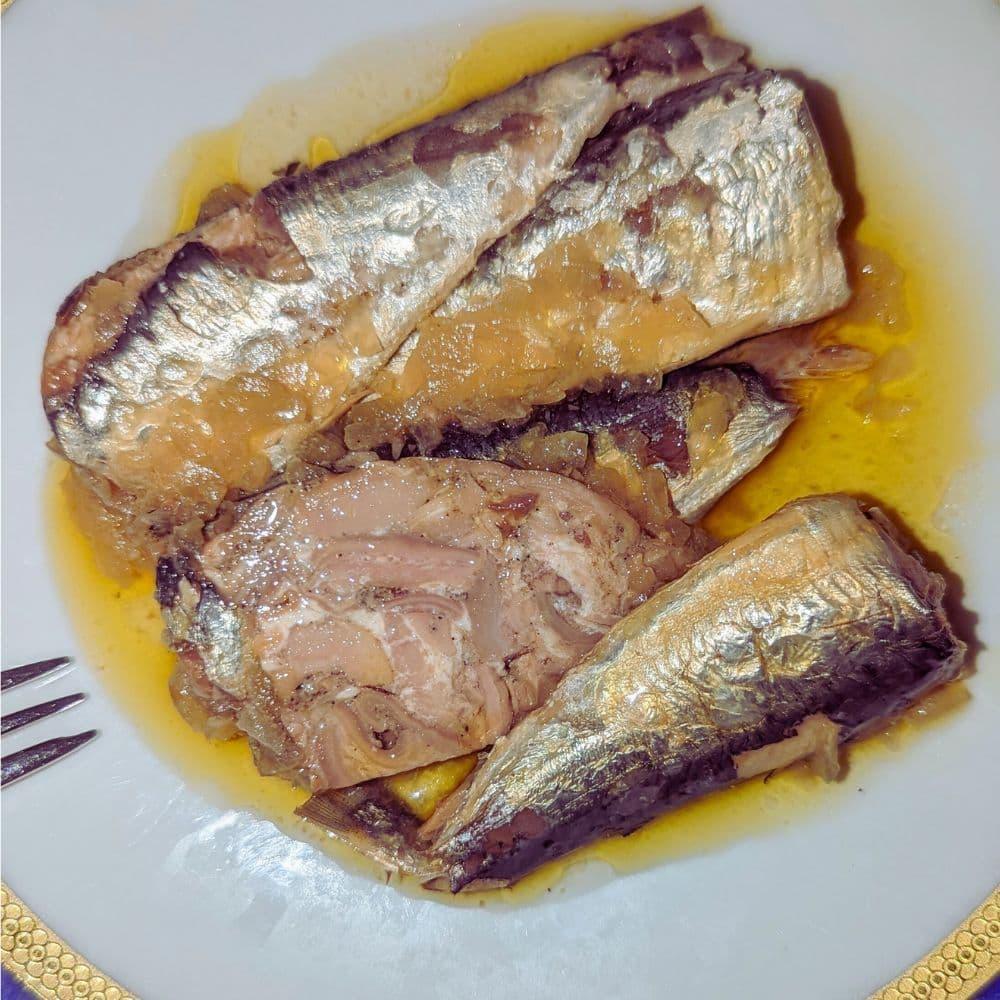 Jahrgangssardine 2023 mit Andouille und Rosa-Zwiebeln aus Roscoff - La Compagnie Bretonne - Maître Philippe & Filles